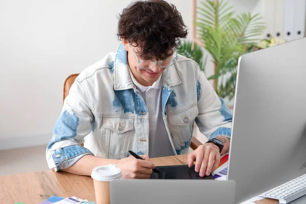Male Graphic Designer Working Tablet Office — Stock Photo, Image