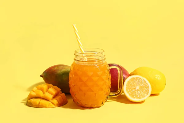Mason Jar Fresh Mango Smoothie Lemon Orange Background — Stock Photo, Image