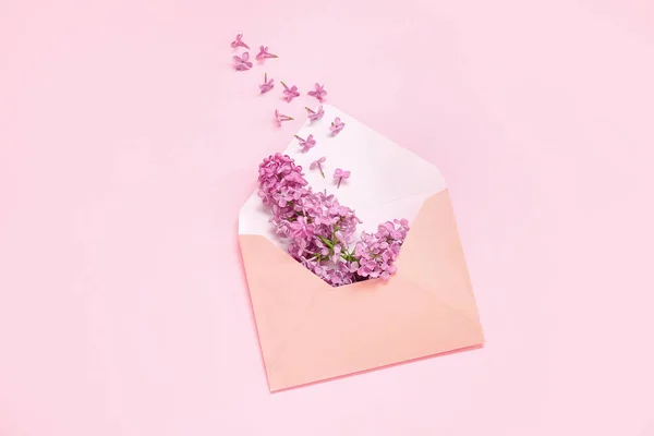 Envelope Beautiful Blooming Lilac Flowers Pink Background — Stock Photo, Image