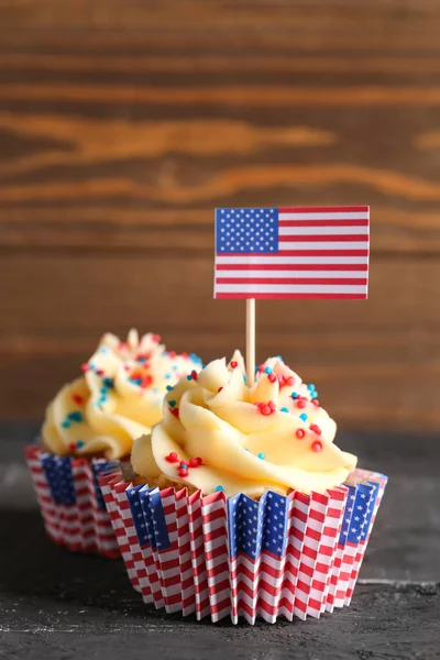 Tasty Patriotic Cupcakes Flags Usa Black Table Brown Wooden Wall — Stock Photo, Image
