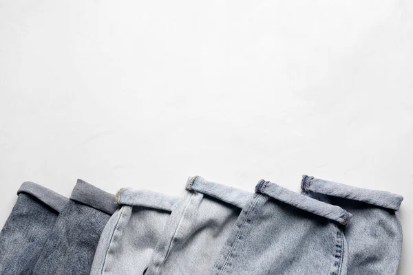 Verschiedene Stylische Jeans Auf Hellem Hintergrund — Stockfoto