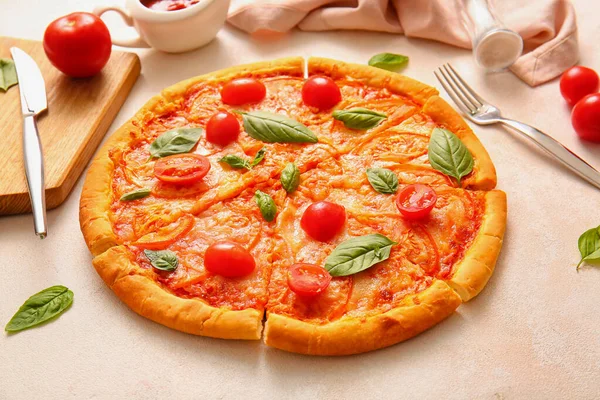 Chutná Pizza Margarita Bílém Pozadí — Stock fotografie