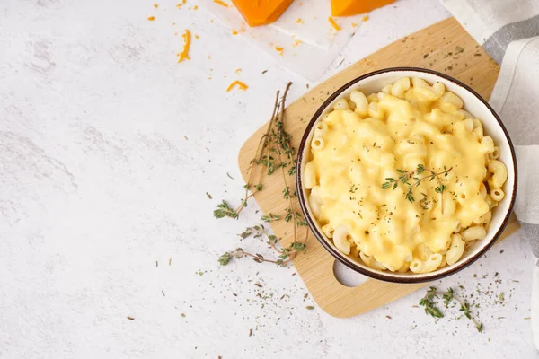 stock image Bowl of tasty Italian pasta with Cheddar cheese on light background