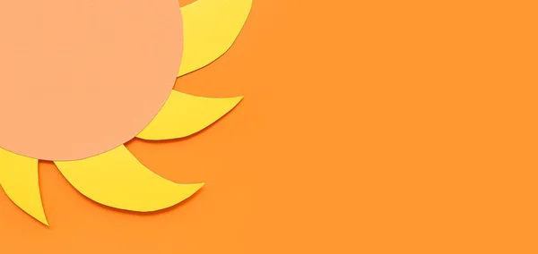 Sonne Aus Papier Auf Orangefarbenem Hintergrund Mit Platz Für Text — Stockfoto