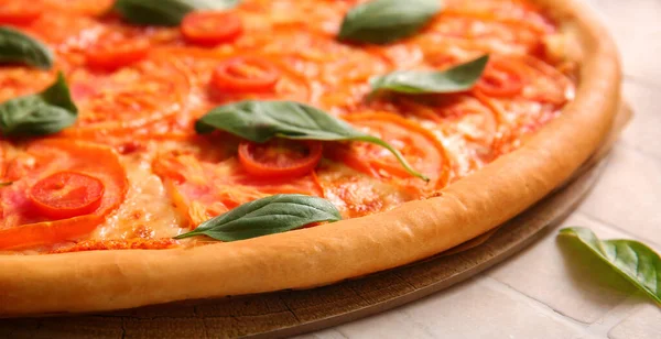 Lekkere Pizza Margarita Tafel Close Uitzicht — Stockfoto