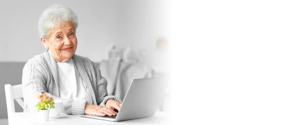 Senior Woman Using Laptop Home Banner Design — Stock Photo, Image