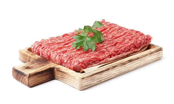 新鮮なミンチ肉と白の背景に隔離されたパセリの木の板 — ストック写真