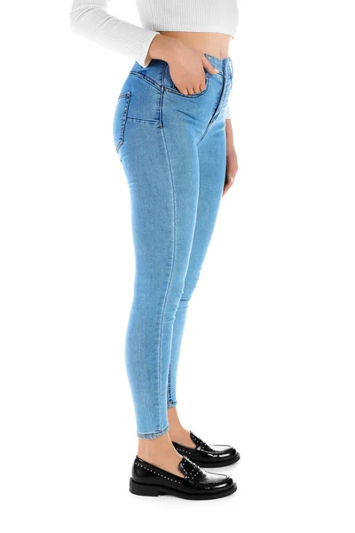 Giovane Donna Jeans Skinny Sfondo Bianco — Foto Stock