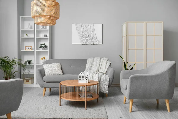 Interior Stylish Living Room Grey Sofa Armchairs Wooden Coffee Table — Stock Photo, Image