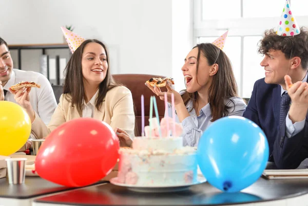 Group Business People Eating Pizza Birthday Party Office — Stock Photo, Image