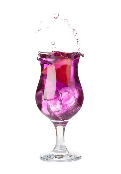 紫のジンと強壮剤白の背景にスプラッシュ — ストック写真