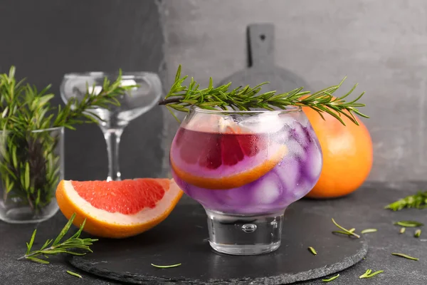 Glass Purple Gin Tonic Rosemary Grapefruit Dark Grunge Table Wall — Stock Photo, Image