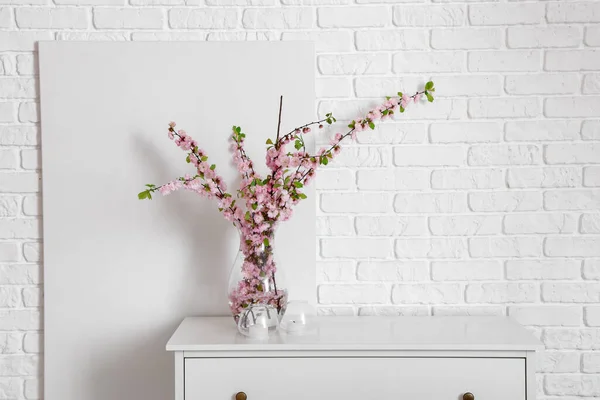 Vase Blooming Sakura Branches Chest Drawers White Wall — Stock Photo, Image