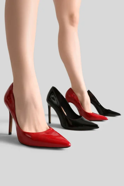 Female Legs Stylish Shoes Grey Background — Stock Photo, Image
