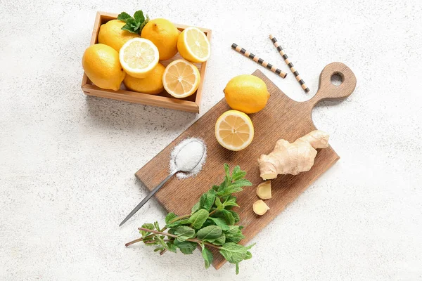 Wooden Board Box Ingredients Preparing Lemonade Grunge White Background — Stock Photo, Image