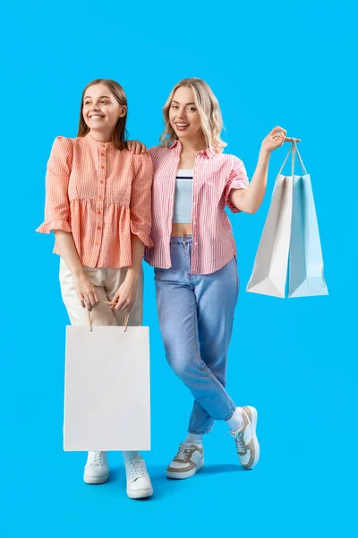 Young Sisters Shopping Bags Blue Background — Stock Photo, Image