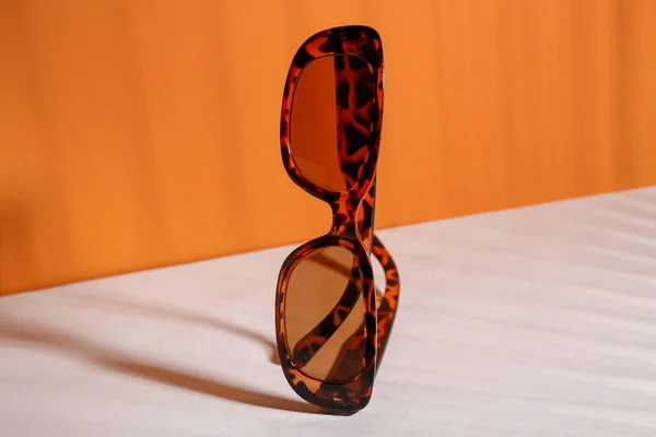 Snygga Solglasögon Färg Bakgrund — Stockfoto