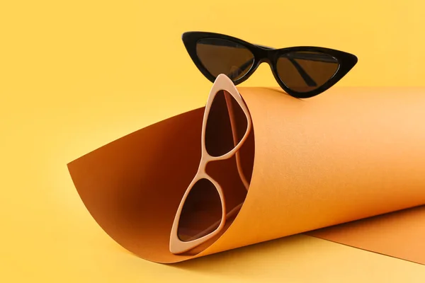 Óculos Sol Elegantes Fundo Cor — Fotografia de Stock