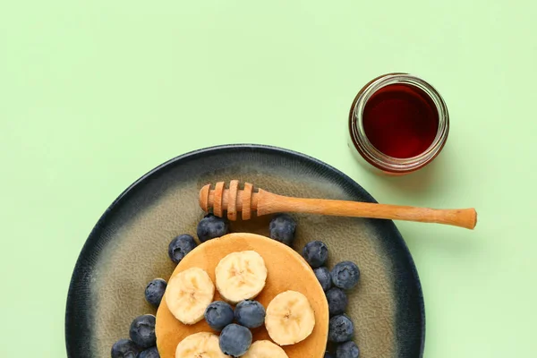 Plate Sweet Pancakes Banana Blueberry Honey Green Background — Stock Photo, Image