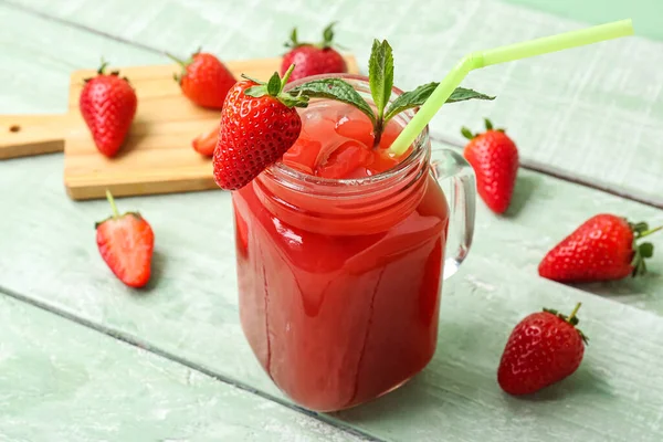 Mason Jar Tasty Strawberry Juice Green Wooden Table — Stock Photo, Image