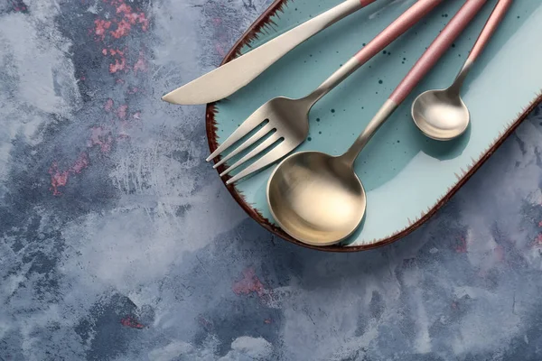 Silver Cutlery Blue Plate Color Grunge Background — Stock Photo, Image