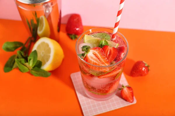 Glass Fresh Strawberry Mojito Straw Shaker Orange Table Pink Wall — Stock Photo, Image