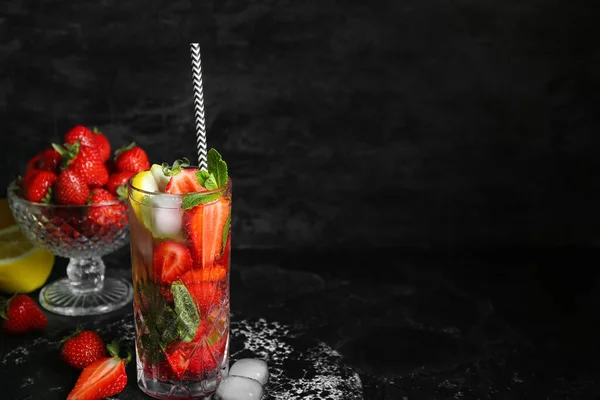 Glass Fresh Mojito Bowl Strawberry Grunge Black Background — Stock Photo, Image