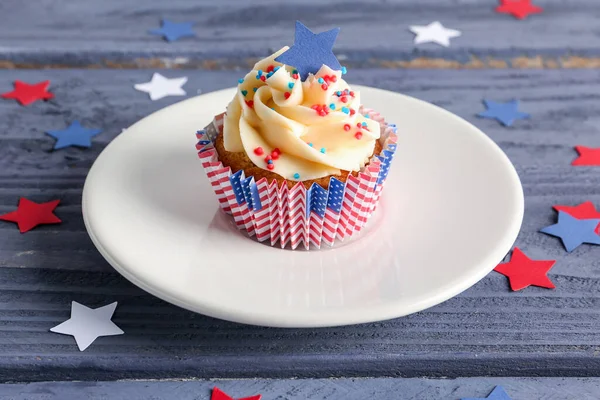 Lekkere Usa Patriottische Cupcake Grijze Houten Tafel Amerikaanse Onafhankelijkheidsdag Stockfoto
