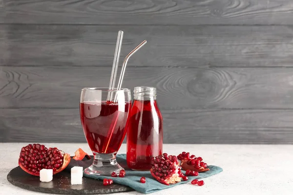 Bottle Glass Fresh Pomegranate Juice Table Grey Wooden Wall — Stock Photo, Image