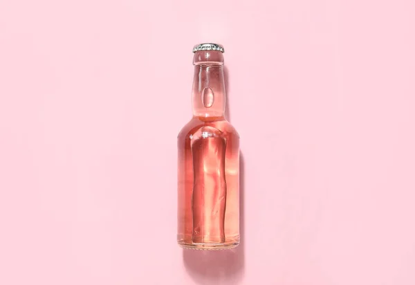 Flasche Frisches Soda Auf Rosa Hintergrund — Stockfoto
