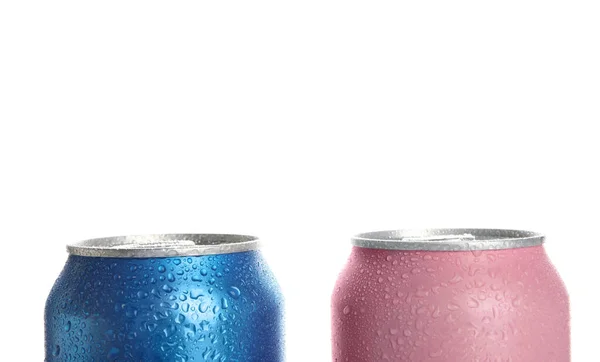 Blikken Fris Frisdrank Met Waterdruppels Geïsoleerd Witte Achtergrond Close — Stockfoto