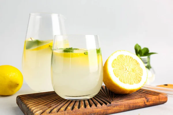 Board Glass Jug Fresh Lemonade Grey Background — Stock Photo, Image