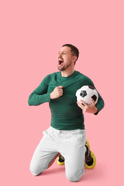 Screaming Man Soccer Ball Pink Background — Stock Photo, Image