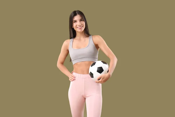 Спортивная Молодая Женщина Футбольным Мячом Цветном Фоне — стоковое фото