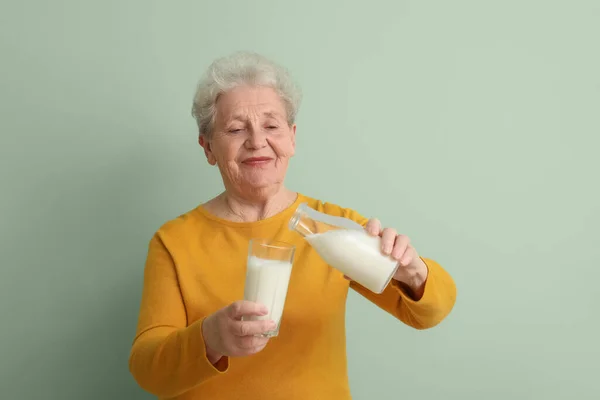 Senior Woman Glass Bottle Milk Green Background — Stock Photo, Image