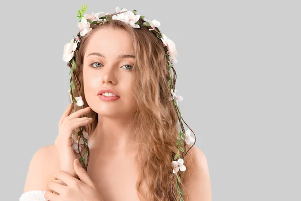 Beautiful Young Woman Flowers Her Hair Light Background Summer Solstice — Stock Photo, Image