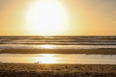 Gün batımında güzel deniz görünümü