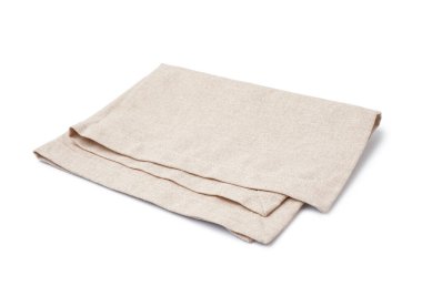 Beyaz arkaplanda izole edilmiş bej katlanmış peçete