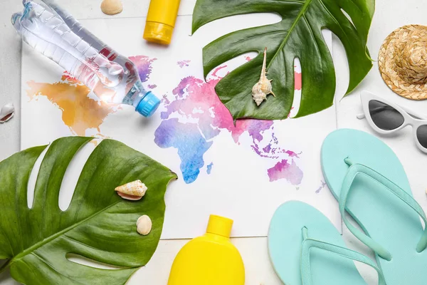 Composición Con Mapa Del Mundo Botella Crema Protector Solar Hojas —  Fotos de Stock