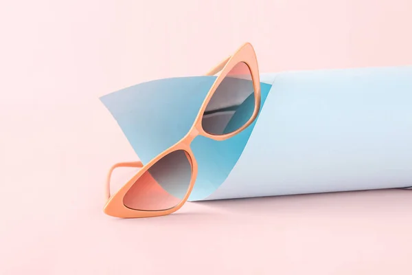Elegantes Gafas Sol Sobre Fondo Color — Foto de Stock