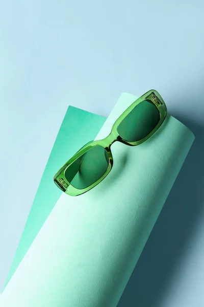 Elegantes Gafas Sol Sobre Fondo Color —  Fotos de Stock