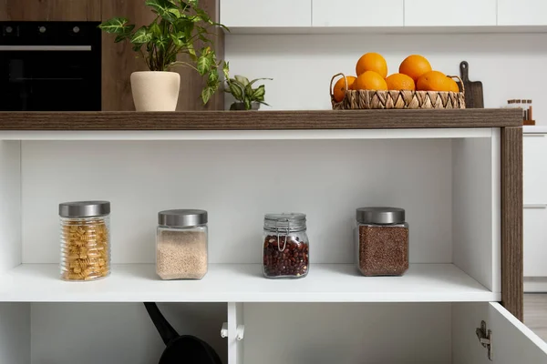 Counter Dengan Makanan Dapur Modern Close — Stok Foto