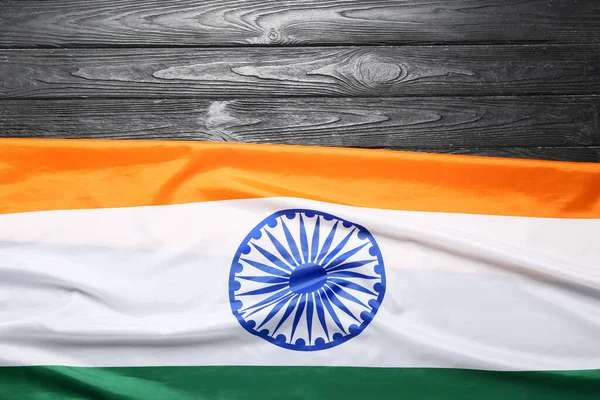 Koyu Ahşap Arka Planda Hindistan Bayrağı — Stok fotoğraf