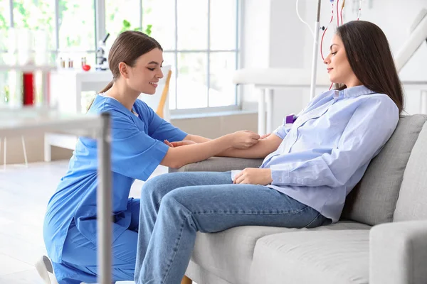 Female Nurse Taking Blood Young Donor Clinic — Stock Photo, Image