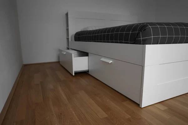 Cama Moderna Com Gaveta Aberta Quarto — Fotografia de Stock