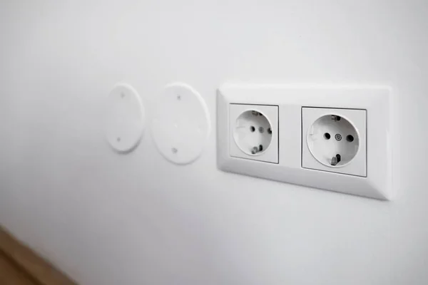 Prises Électriques Sur Mur Blanc — Photo