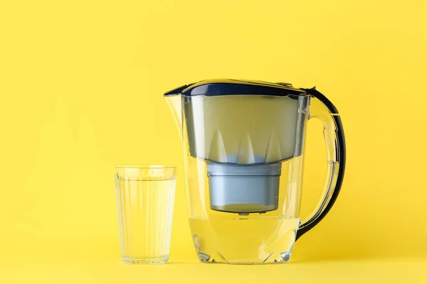 Water Filter Jug Glass Yellow Background — Stock Photo, Image