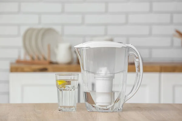 Water Filter Jug Glass Table Modern Kitchen — Stock Photo, Image