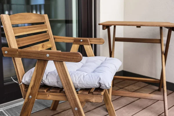 Chaise Table Bois Sur Balcon Moderne — Photo