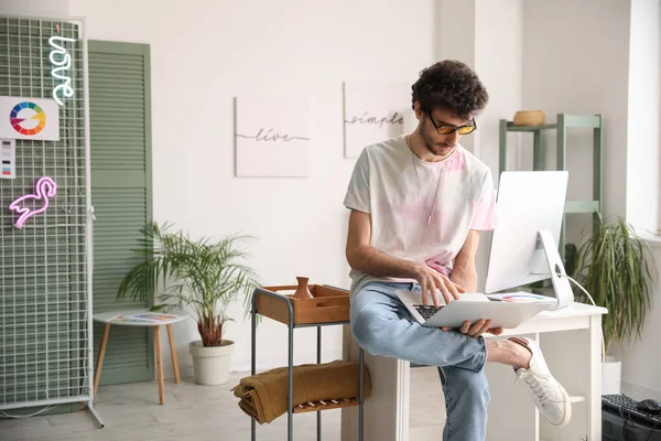 Male Graphic Designer Working Laptop Office — Stock Photo, Image